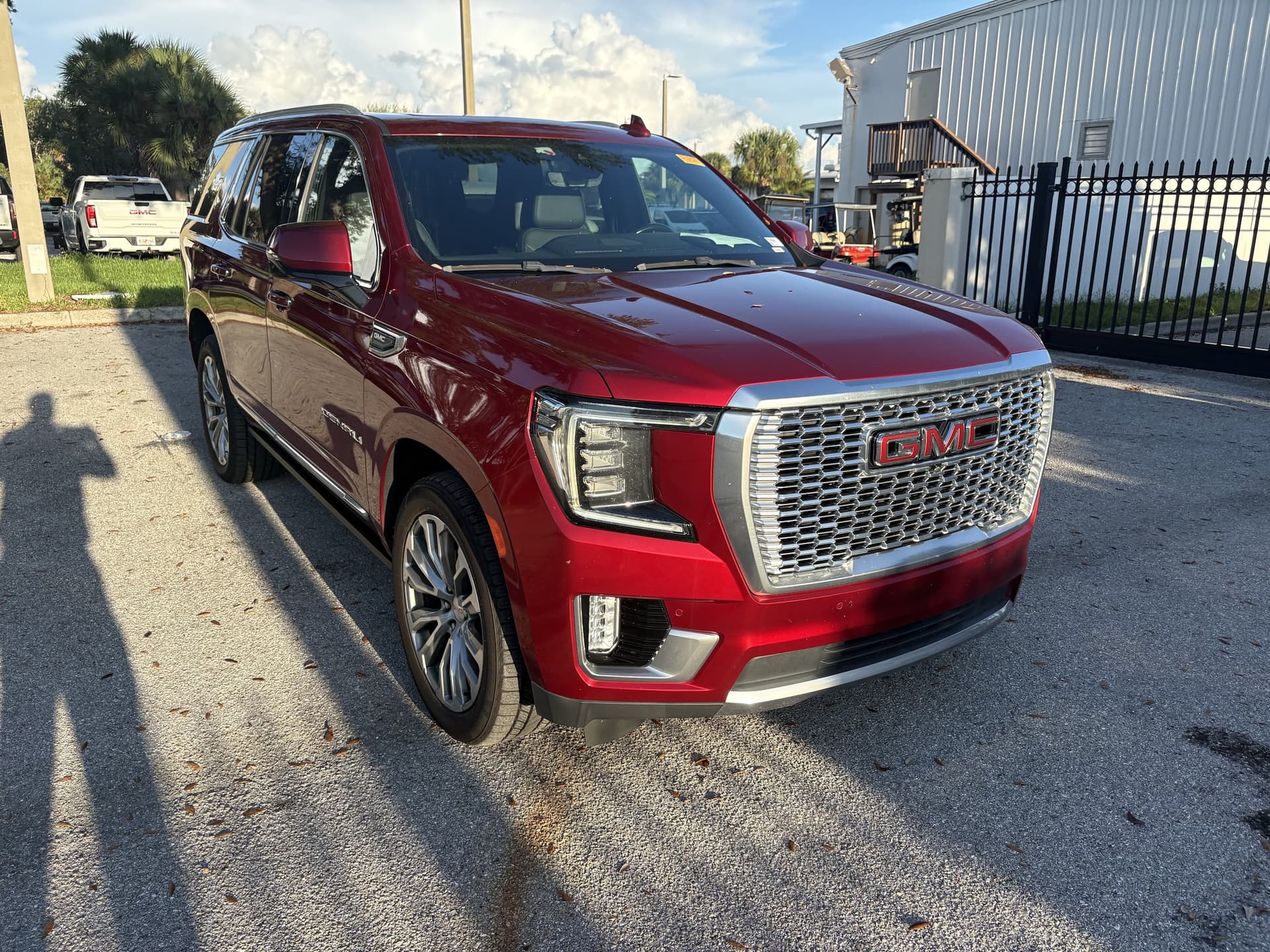2021 GMC Yukon Denali — photo 1 of 11