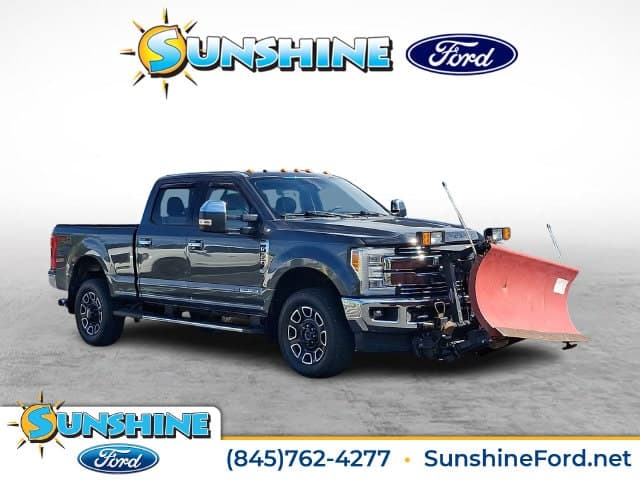 2017 Ford Super Duty F-350 SRW Lariat — photo 1 of 32