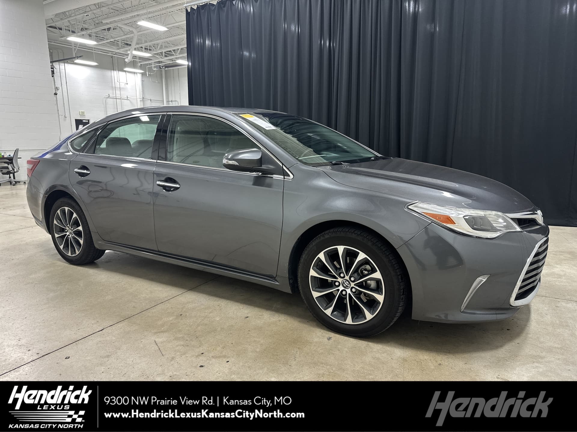 2016 Toyota Avalon XLE — photo 1 of 36