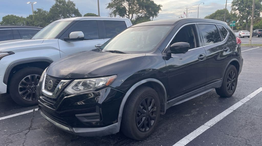 2018 Nissan Rogue S — photo 1 of 2