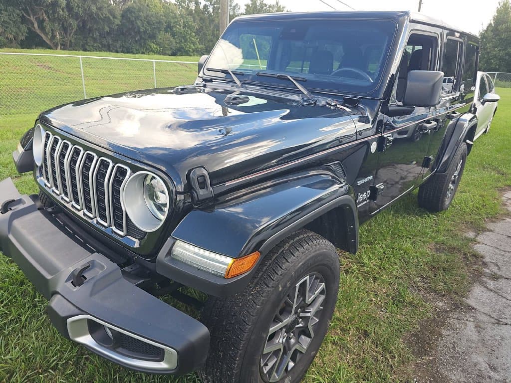 2024 Jeep Wrangler Sahara — photo 1 of 6