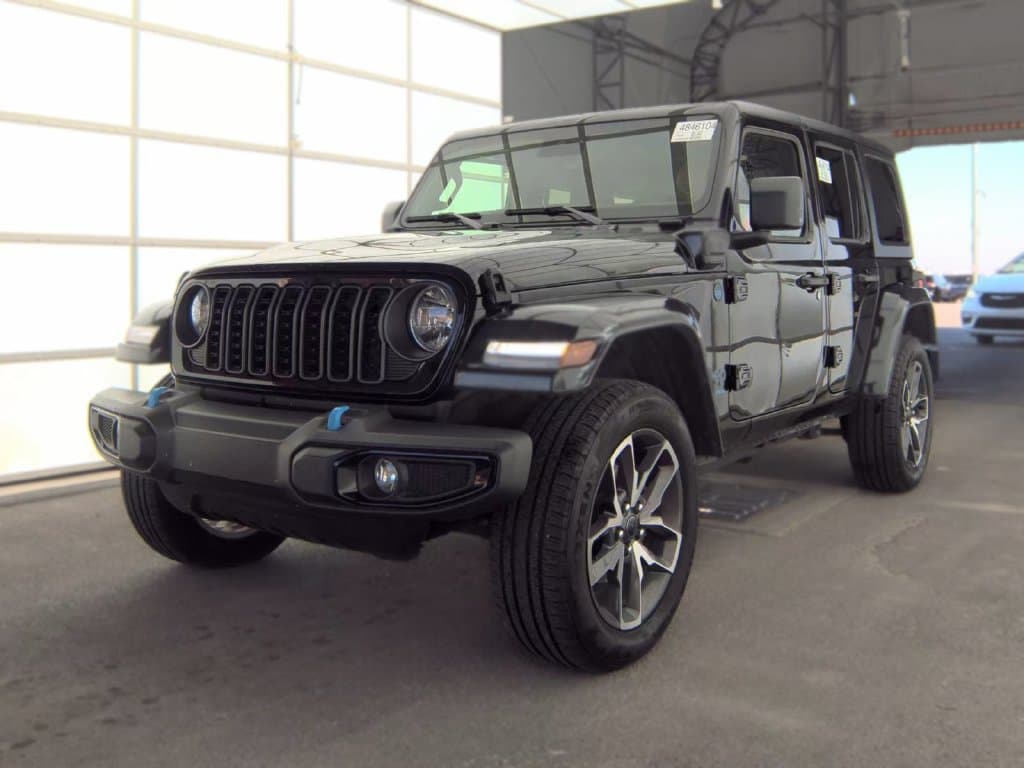 2024 Jeep Wrangler Sport — photo 1 of 6