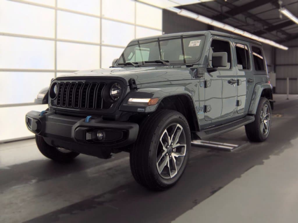 2024 Jeep Wrangler Sport — photo 1 of 6