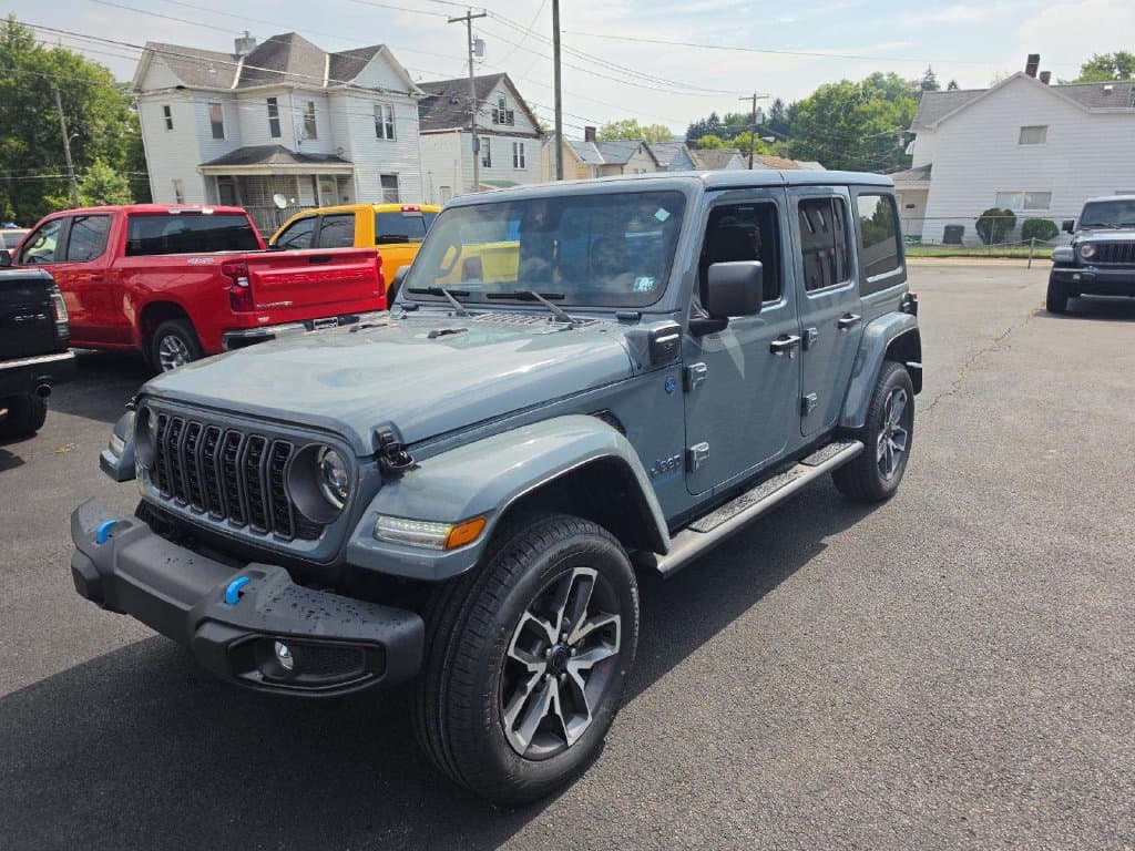2024 Jeep Wrangler Sport — photo 1 of 6