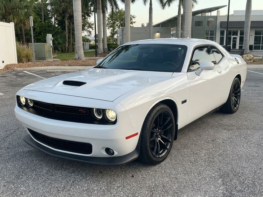 2022 Dodge Challenger R/T — photo 1 of 2