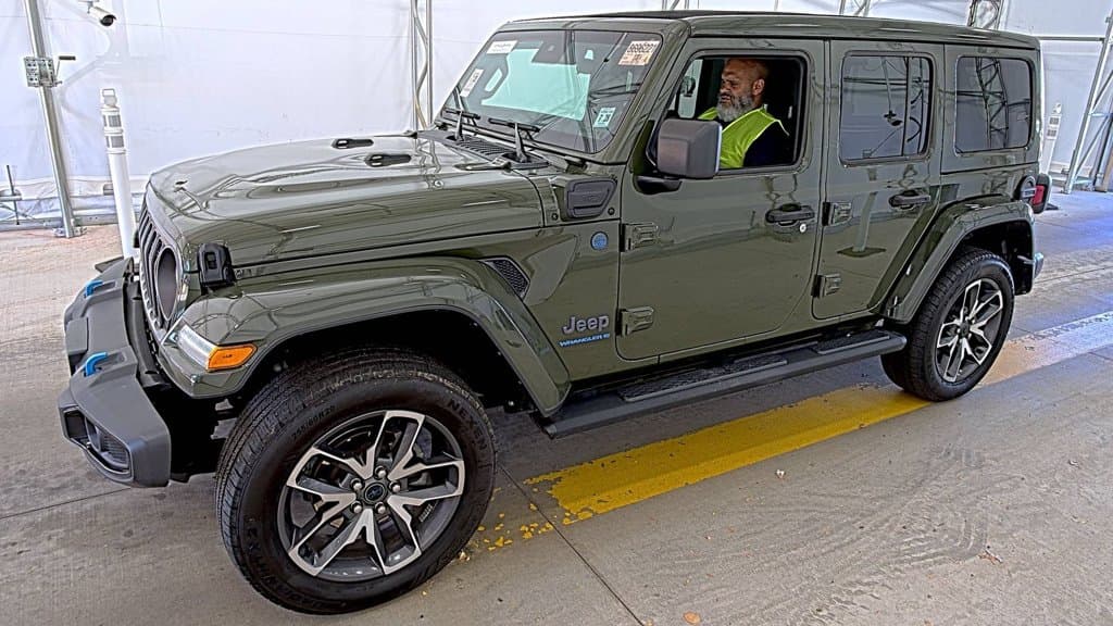 2024 Jeep Wrangler Sport — photo 1 of 5