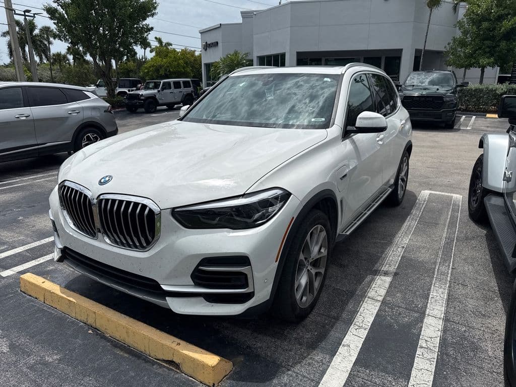 2023 BMW X5 PHEV xDrive45e — photo 1 of 4