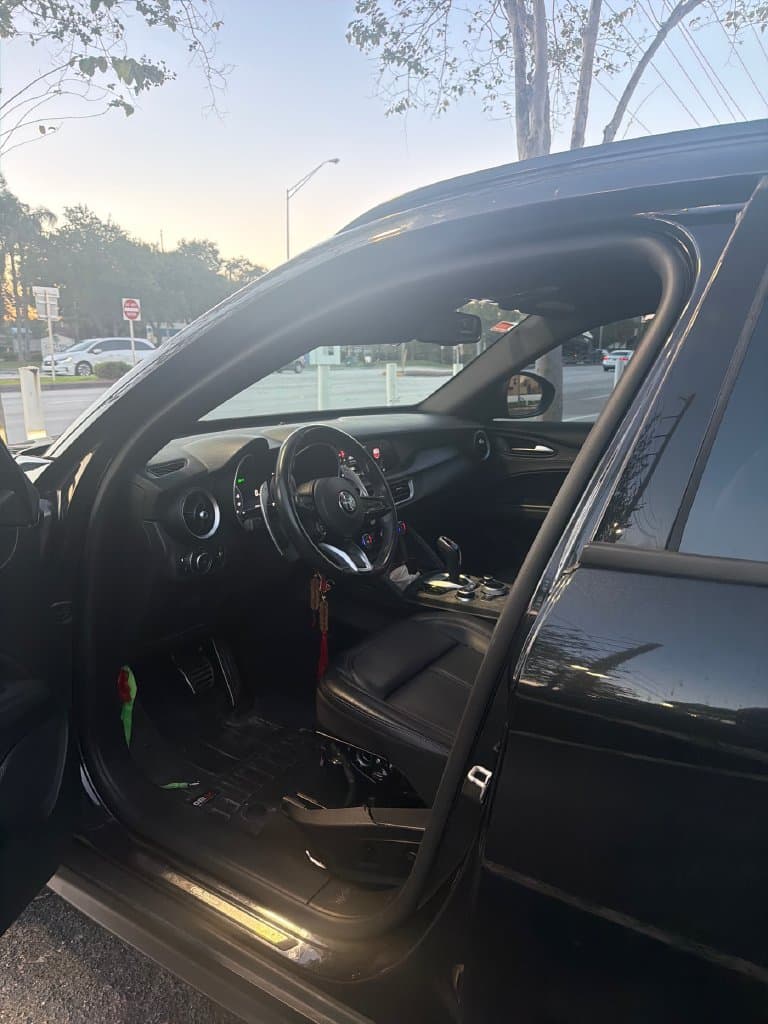 2024 Alfa Romeo Stelvio Base — photo 1 of 2