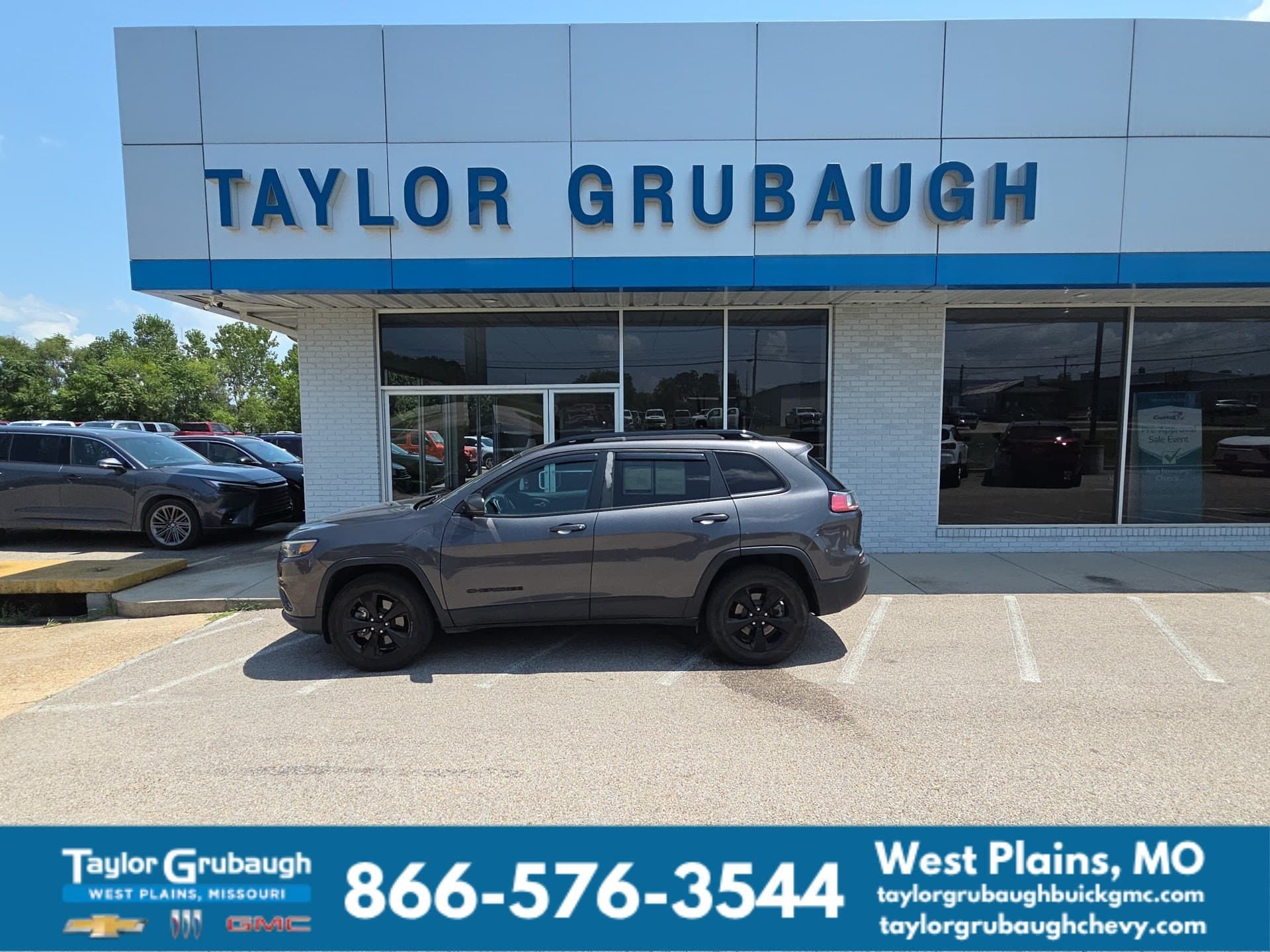 2020 Jeep Cherokee Altitude 4x4 — photo 1 of 32