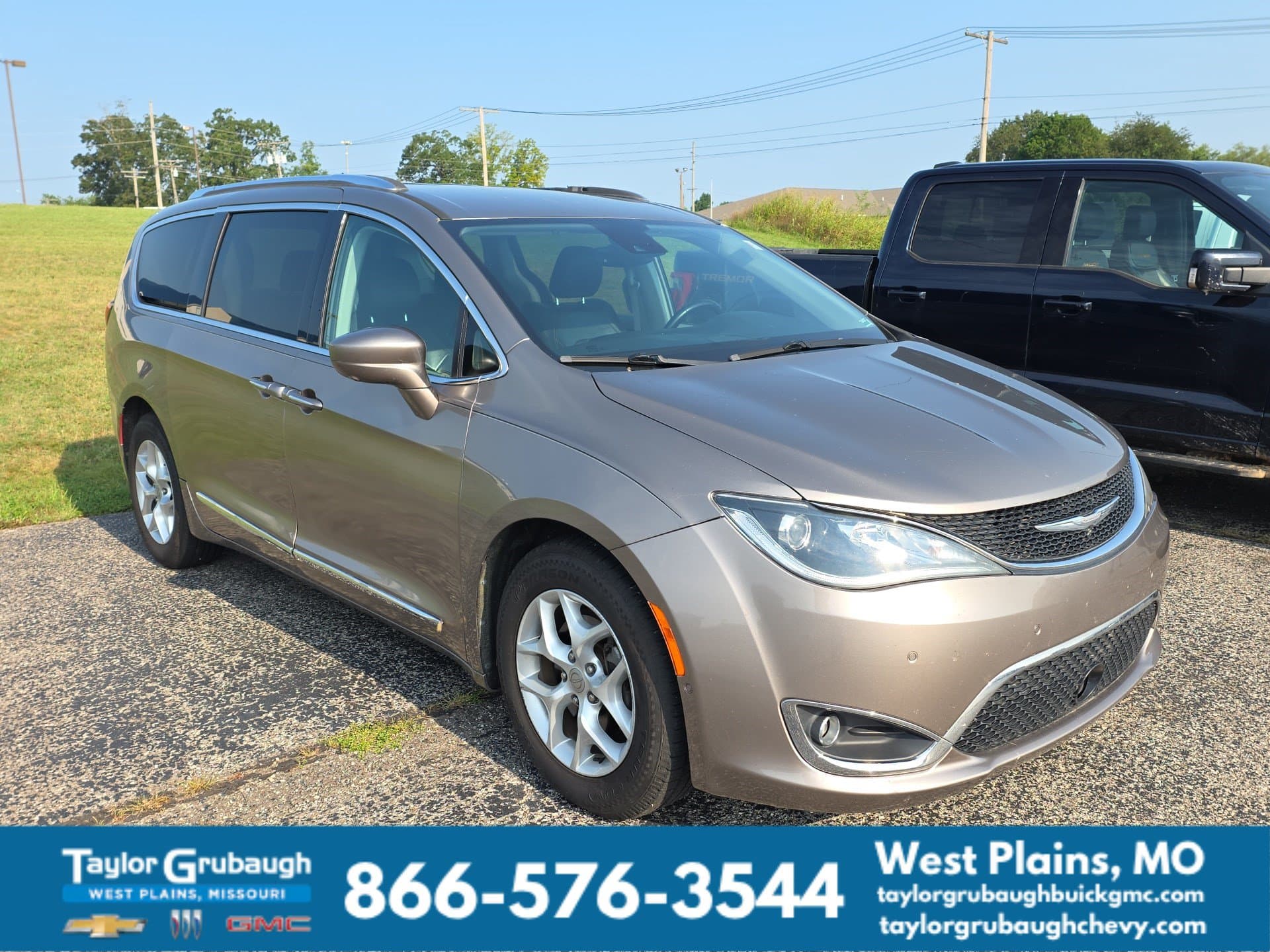 2017 Chrysler Pacifica Touring-L Plus — photo 1 of 15
