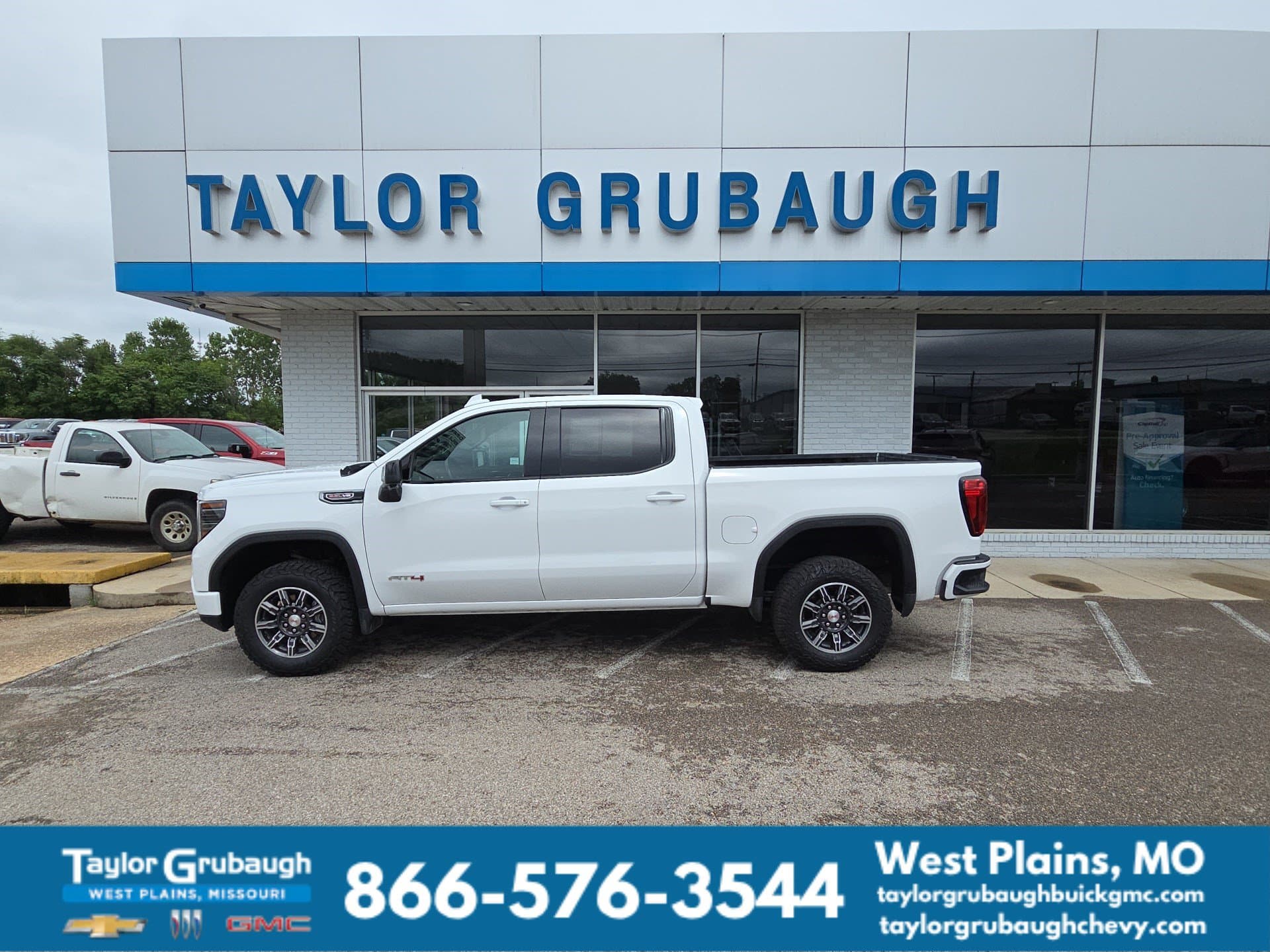 2025 GMC Sierra 1500 AT4 — photo 1 of 32