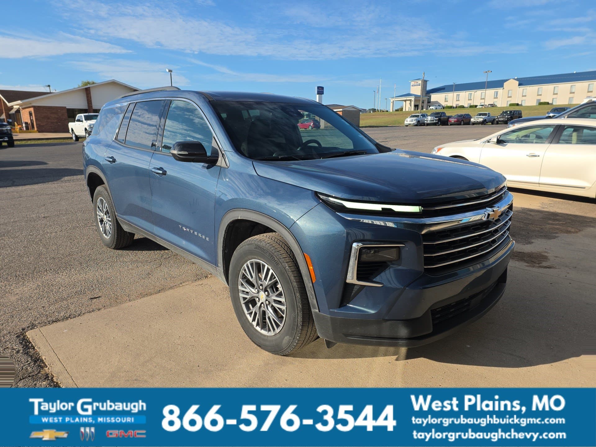 2026 Chevrolet Traverse AWD LT — photo 1 of 16