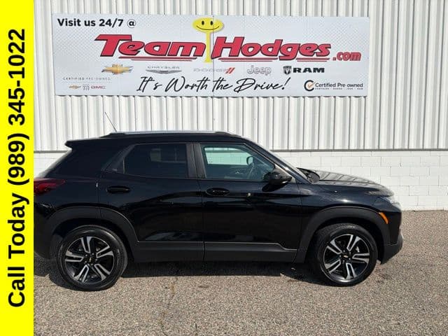 2023 Chevrolet Trailblazer LT — photo 1 of 44