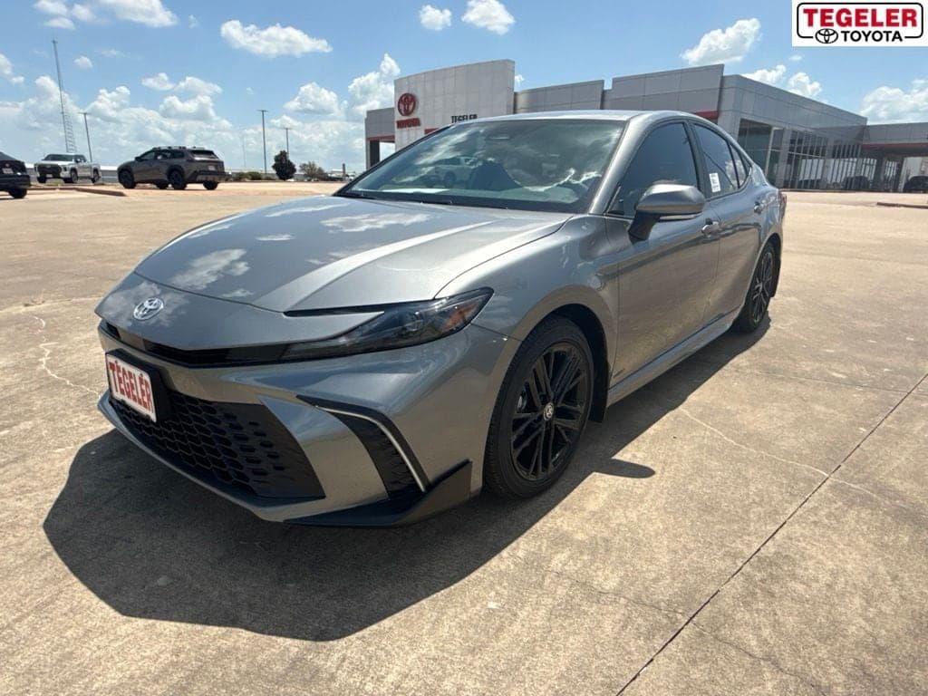 2026 Toyota Camry SE — photo 1 of 28