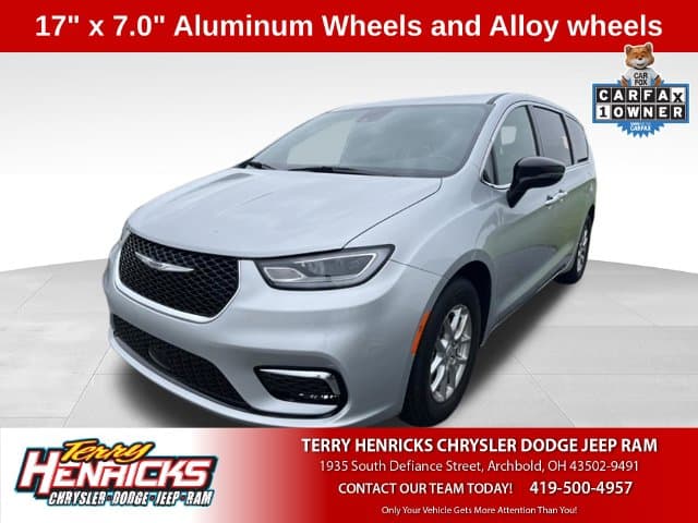 2026 Chrysler Pacifica Select — photo 1 of 12