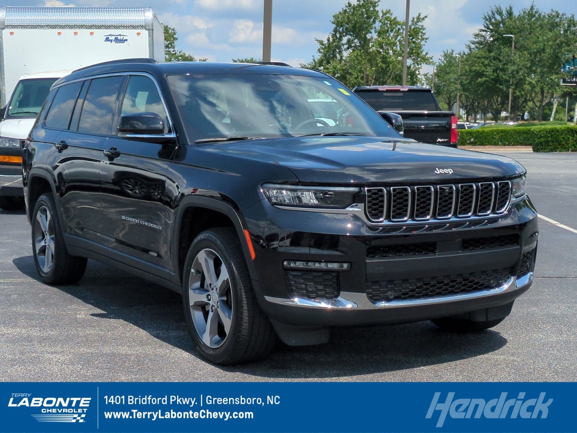 2025 Jeep Grand Cherokee L Base — photo 1 of 37