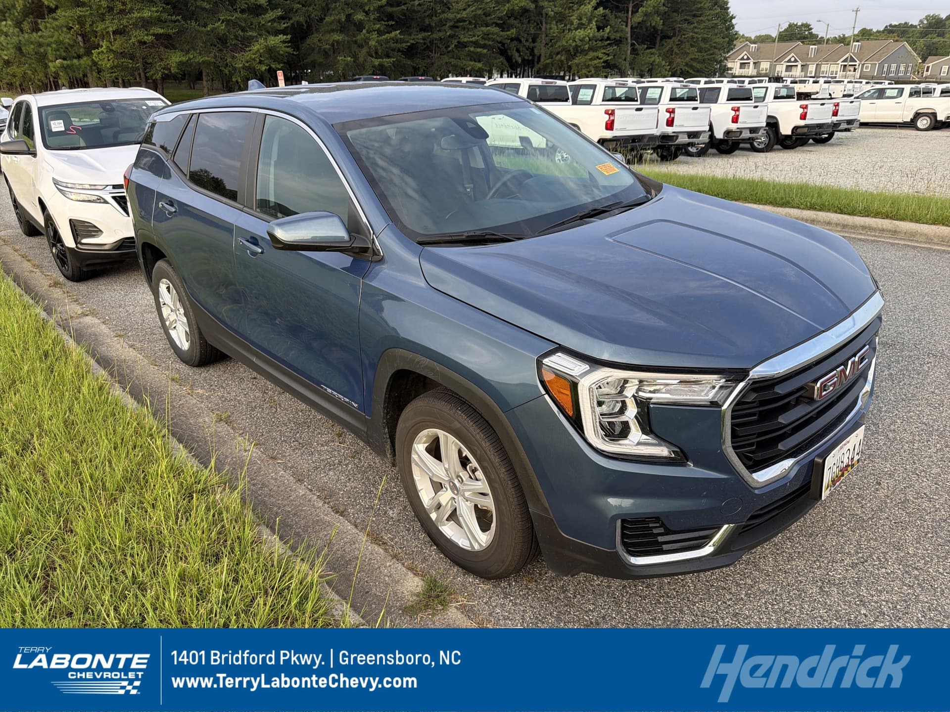 2024 GMC Terrain Base — photo 1 of 12