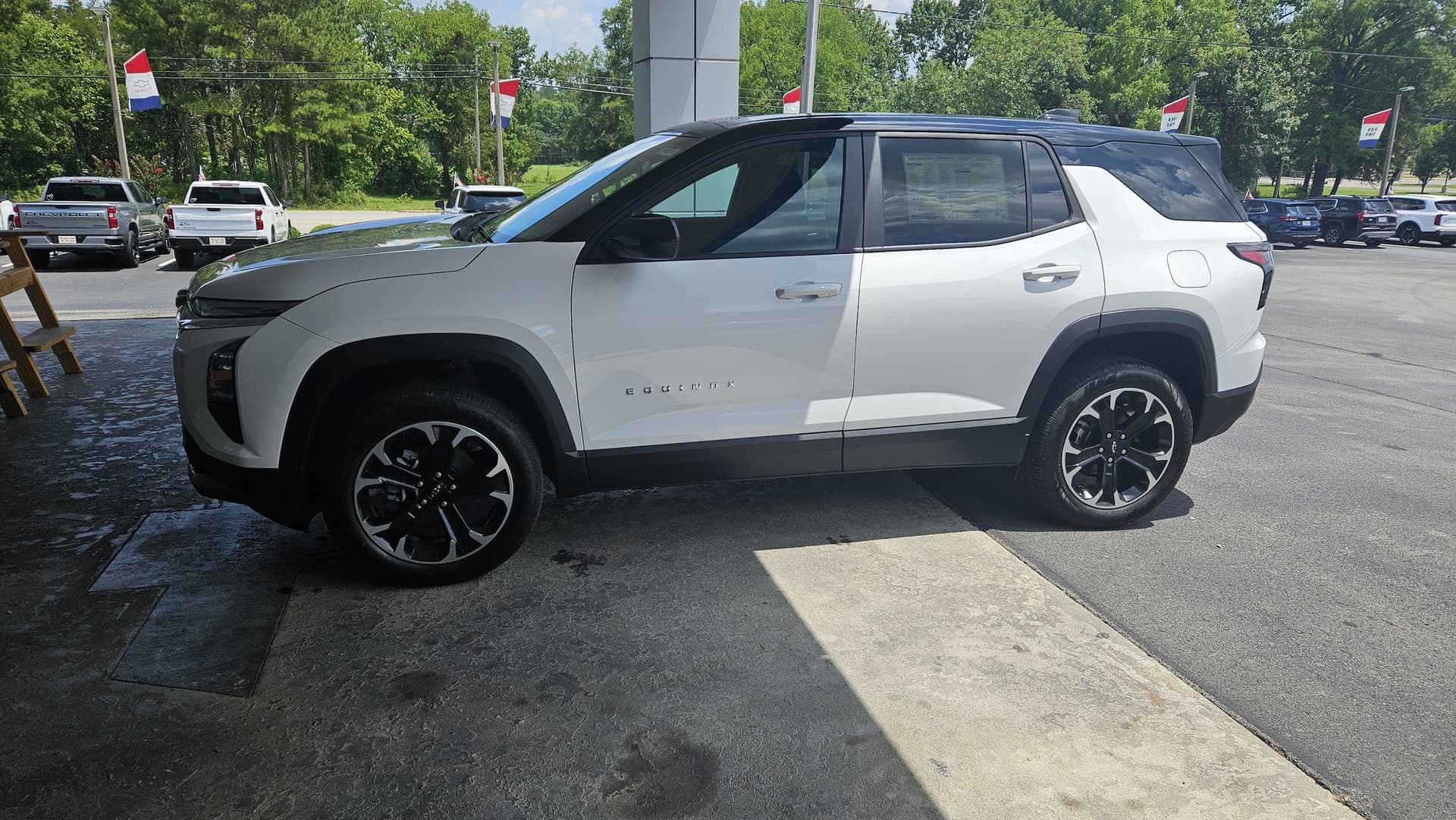 2027 Chevrolet Equinox LT — photo 1 of 19