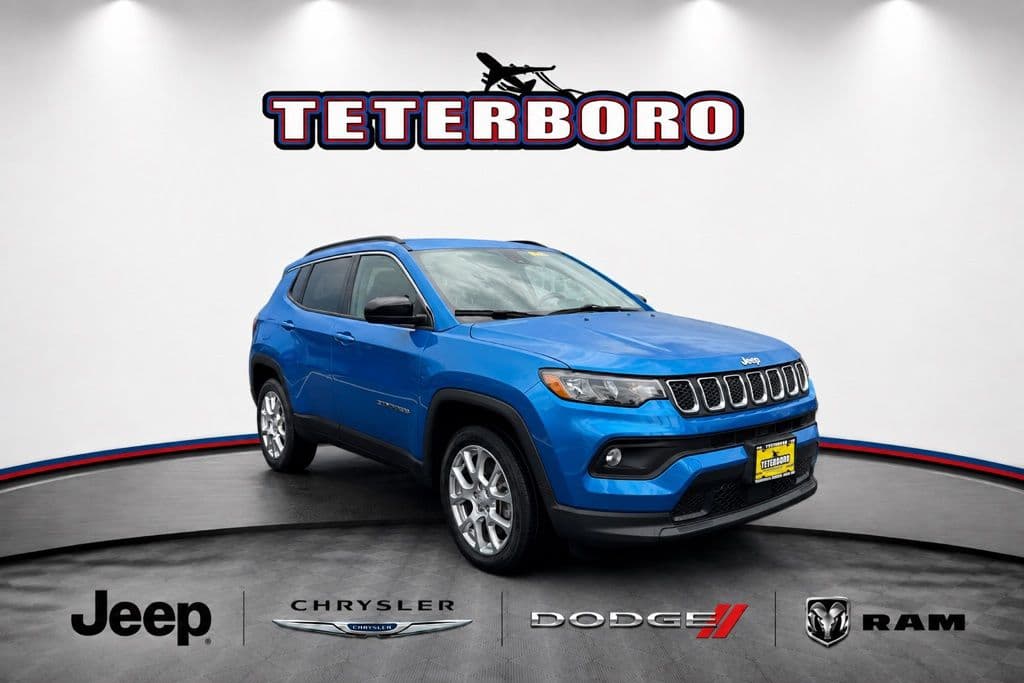 2024 Jeep Compass Latitude Lux — photo 1 of 30