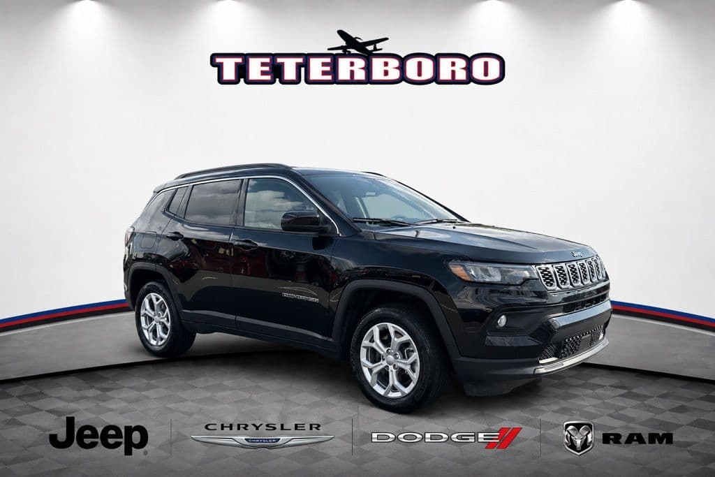 2024 Jeep Compass Latitude — photo 1 of 33