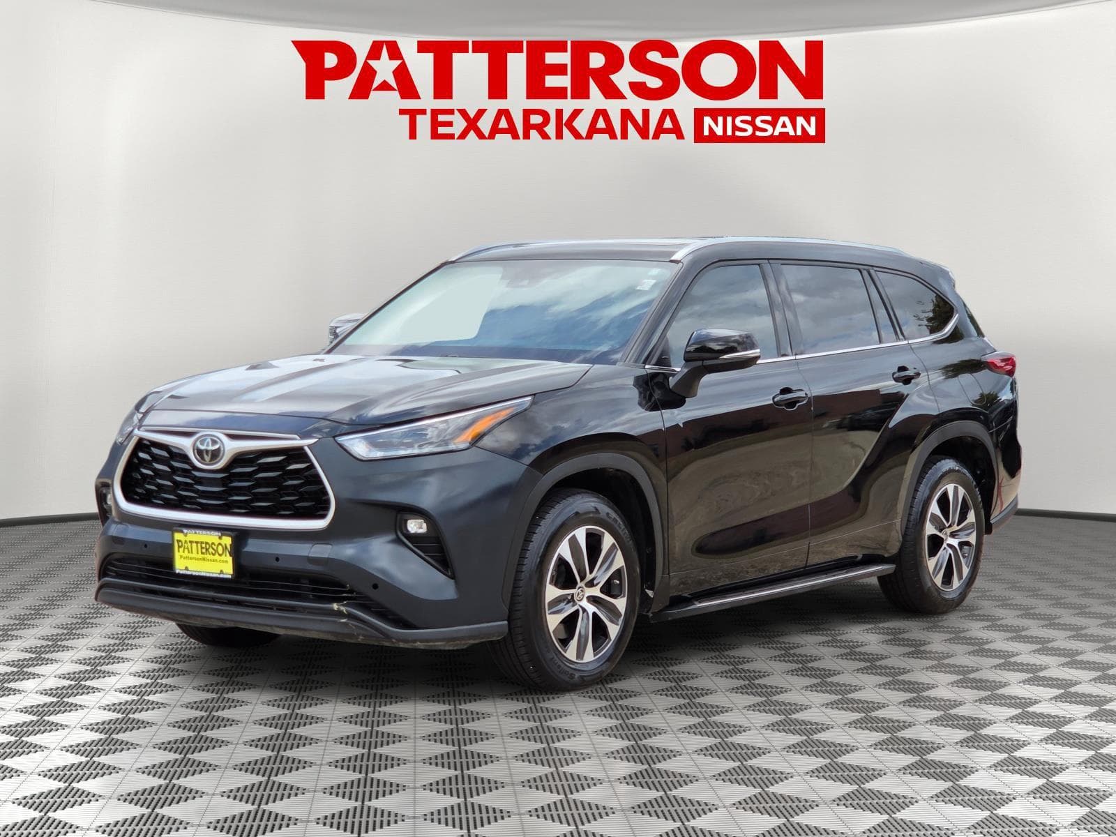 2021 Toyota Highlander XLE — photo 1 of 37