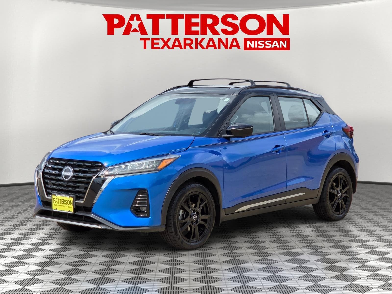 2023 Nissan Kicks SR — photo 1 of 38