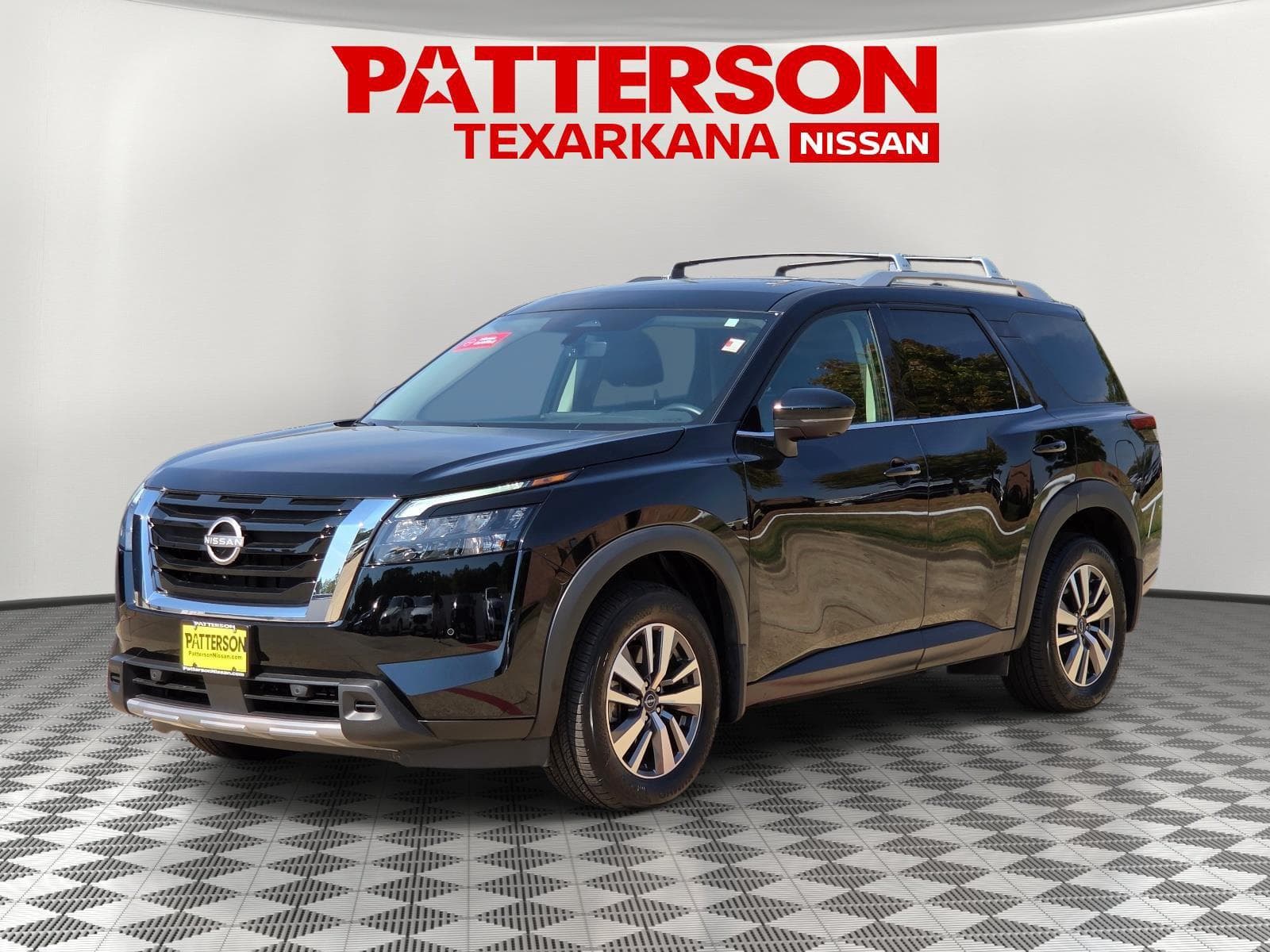 2025 Nissan Pathfinder SL — photo 1 of 38