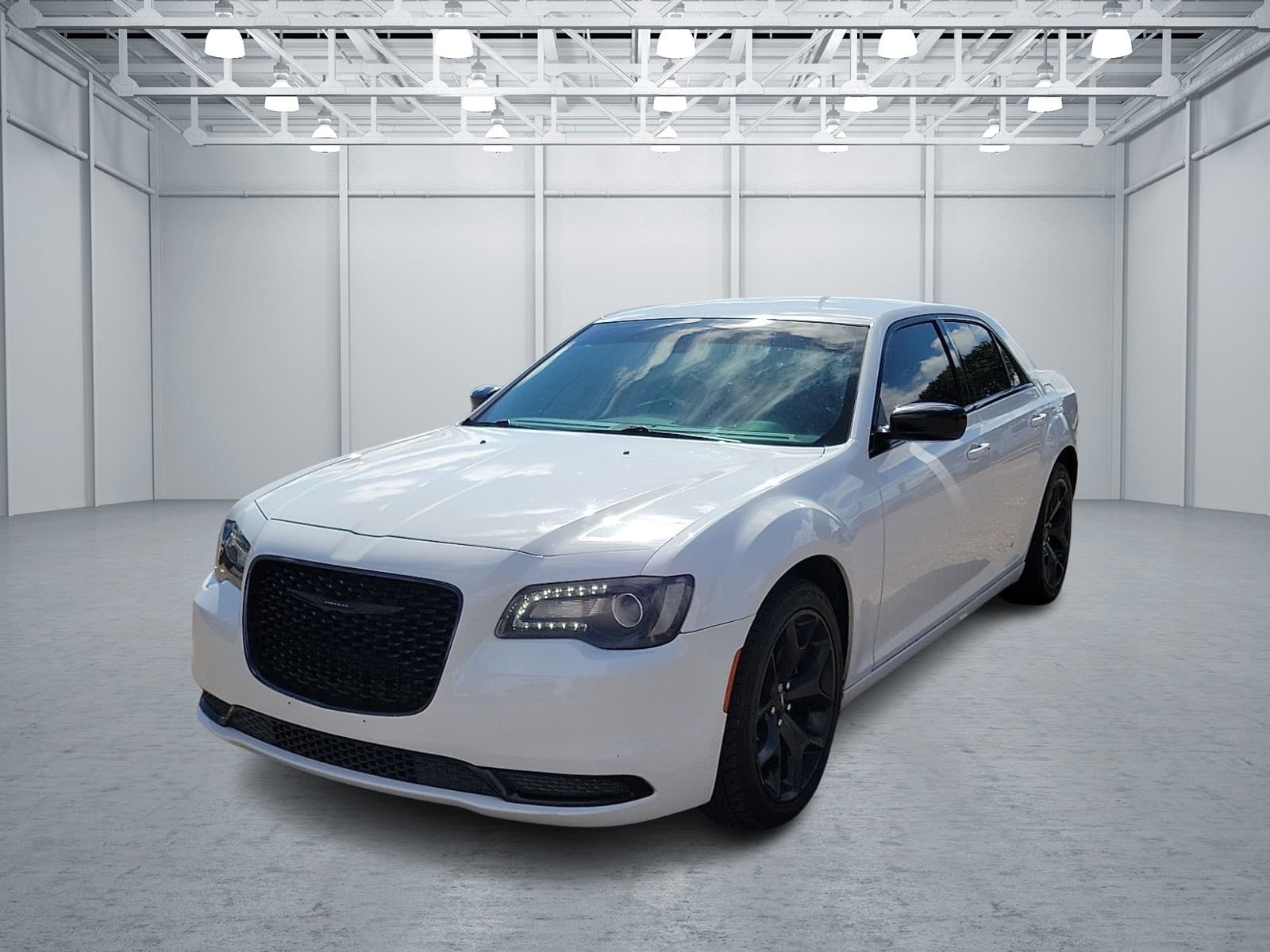 2022 Chrysler 300 Touring — photo 1 of 20