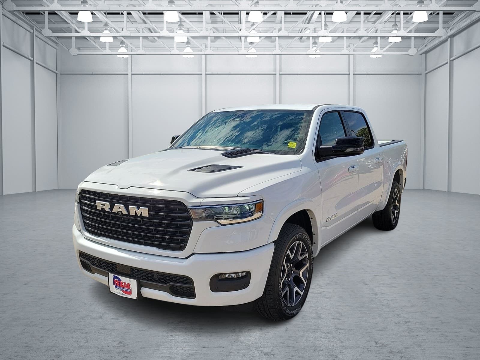 2025 RAM 1500 Laramie — photo 1 of 20