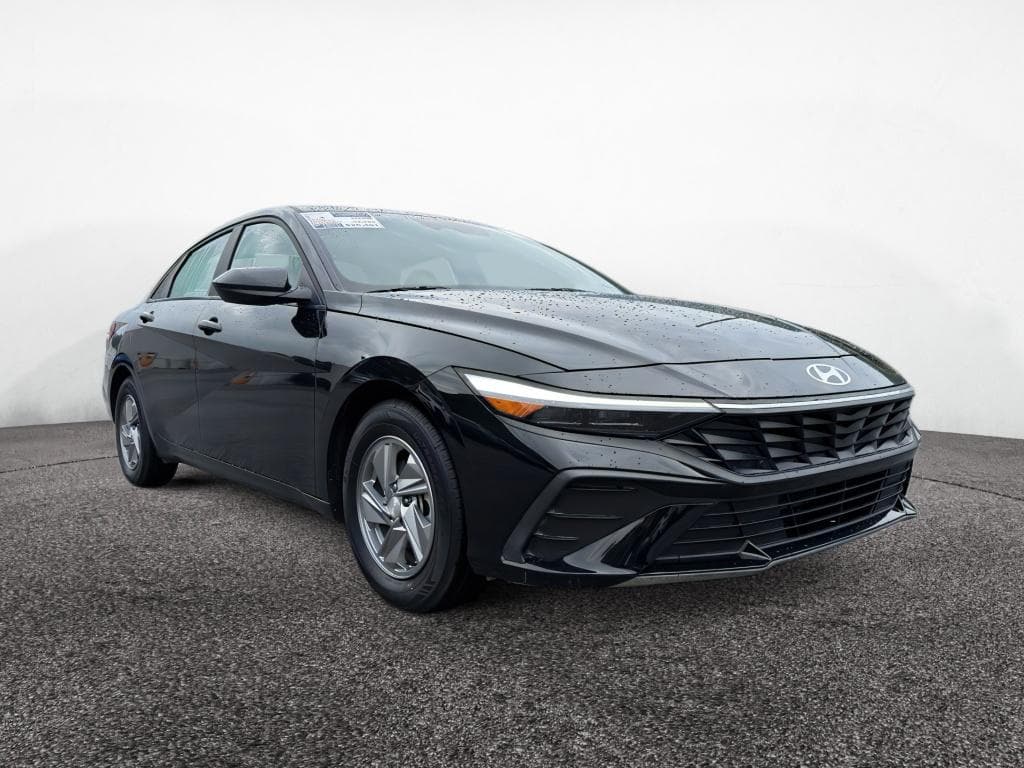 2024 Hyundai Elantra SE — photo 1 of 28