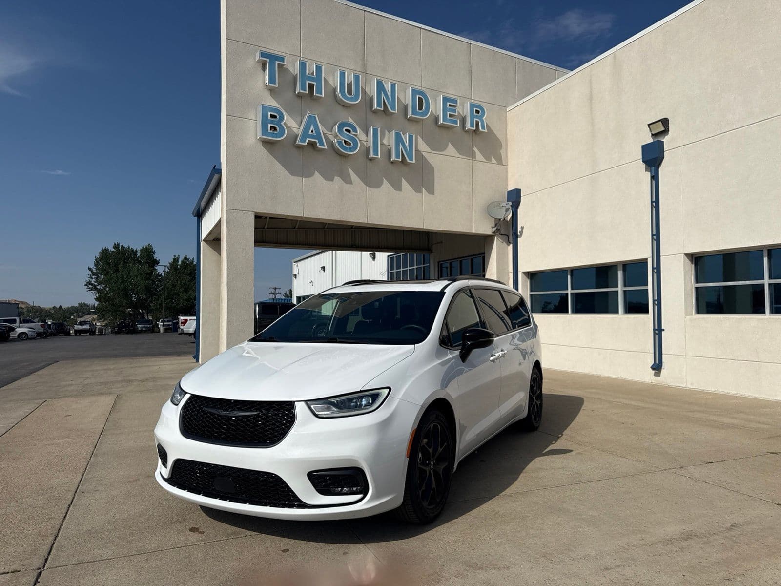 2025 Chrysler Pacifica Limited — photo 1 of 29