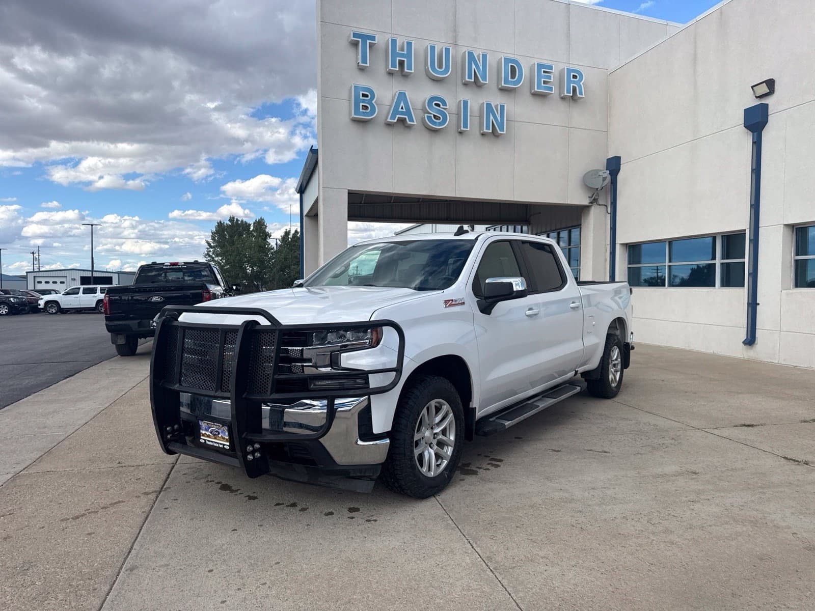 2019 Chevrolet Silverado 1500 LT — photo 1 of 27