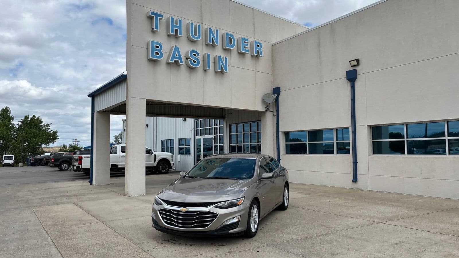 2025 Chevrolet Malibu LT — photo 1 of 27
