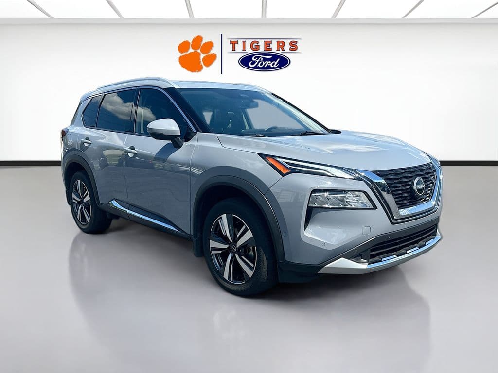 2023 Nissan Rogue Platinum — photo 1 of 33