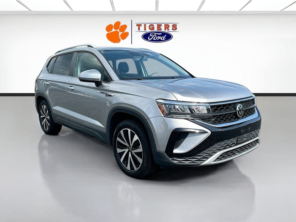 2022 Volkswagen Taos SE — photo 1 of 30