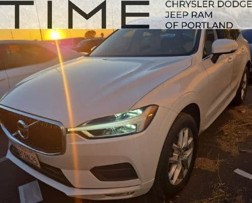 2021 Volvo XC60 Momentum — photo 1 of 8
