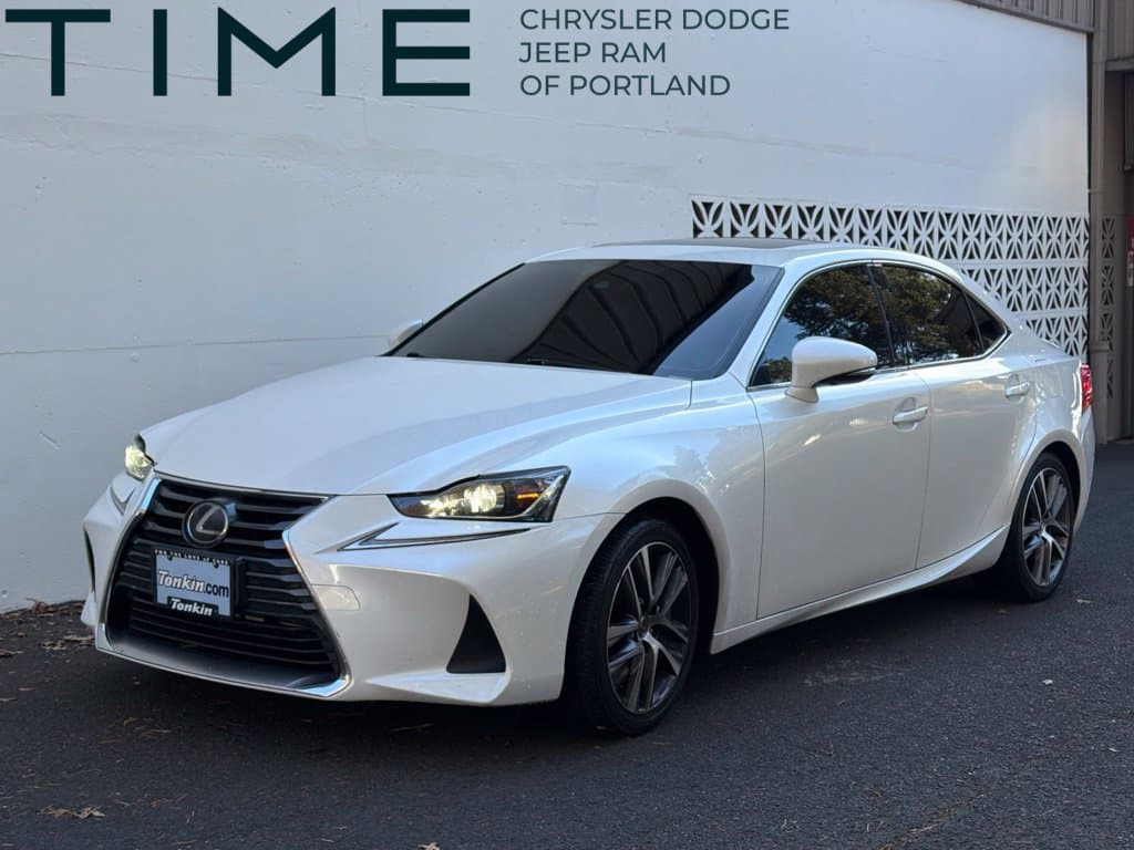 2019 Lexus IS Base — photo 1 of 4