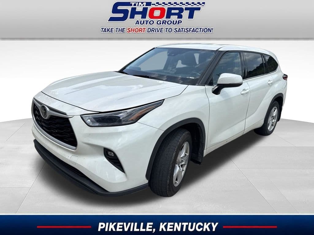 2021 Toyota Highlander LE — photo 1 of 14