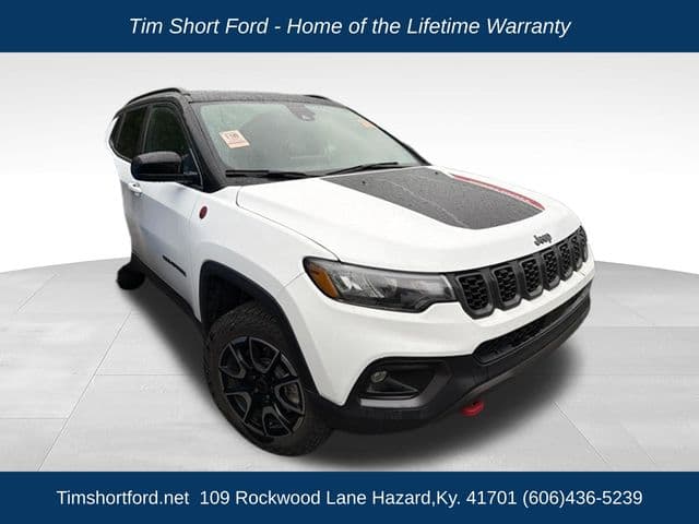 2025 Jeep Compass Trailhawk — photo 1 of 5