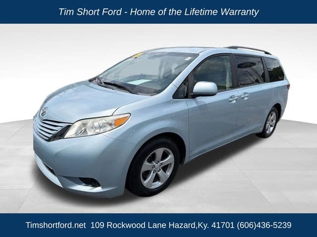 2017 Toyota Sienna LE 8 Passenger — photo 1 of 17