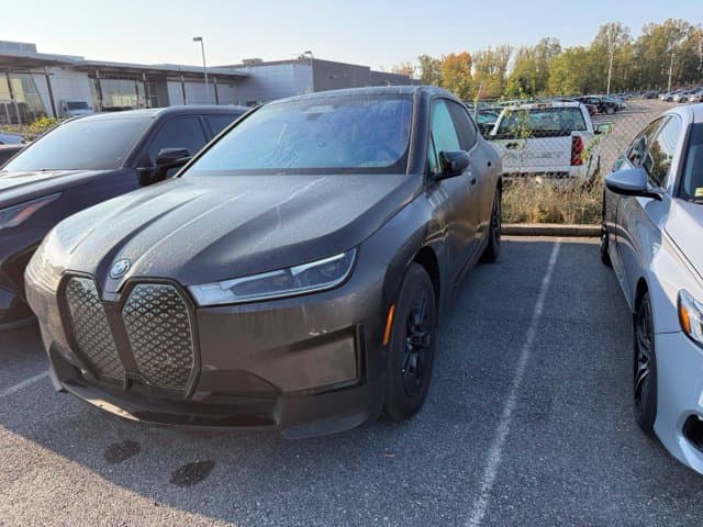 2024 BMW iX xDrive50 — photo 1 of 10