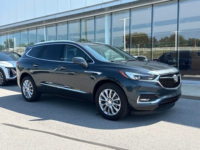 2020 Buick Enclave Essence — photo 1 of 8