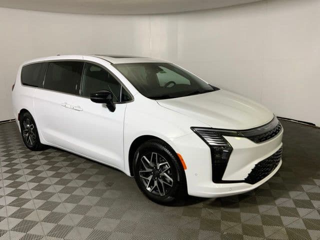 2027 Chrysler Pacifica Limited — photo 1 of 48