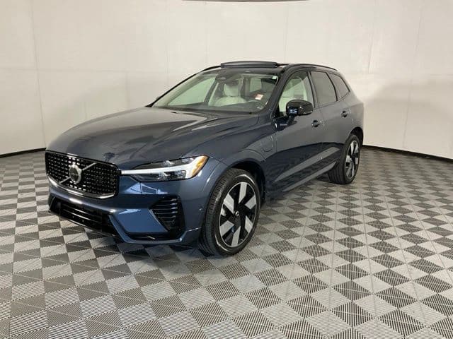 2024 Volvo XC60 plug-in hybrid T8 Plus Dark — photo 1 of 55