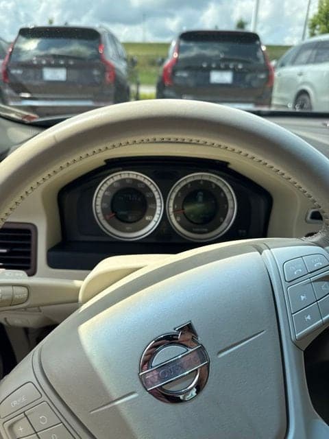 2011 Volvo XC70 3.2 — photo 1 of 7