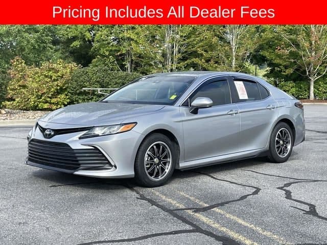 2024 Toyota Camry LE — photo 1 of 34