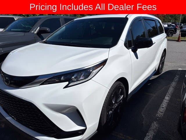 2023 Toyota Sienna XSE — photo 1 of 12