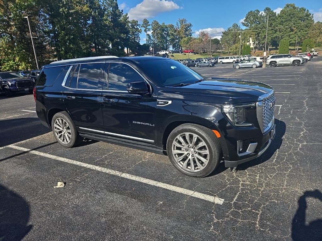 2021 GMC Yukon Denali — photo 1 of 7