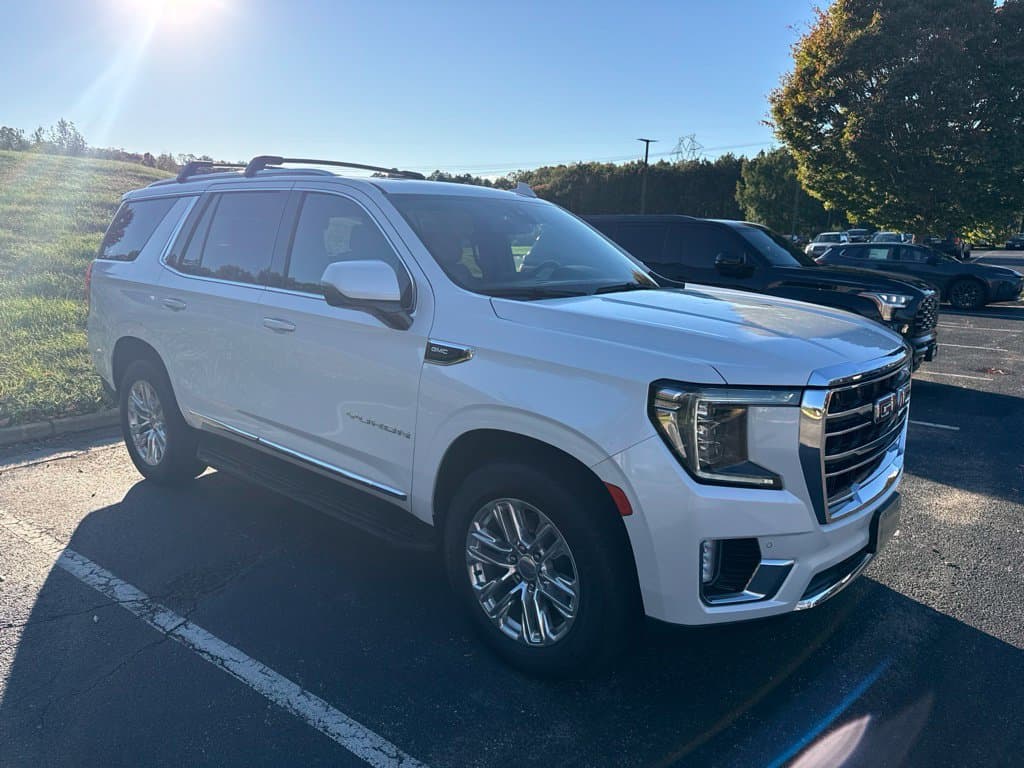 2022 GMC Yukon SLT — photo 1 of 10