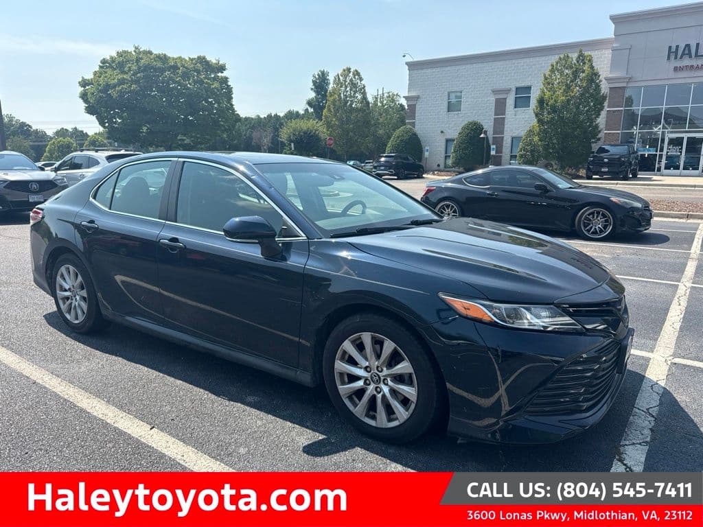 2018 Toyota Camry LE — photo 1 of 7